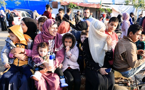 Người dân đổ ra đường khi ngừng bắn trên Dải Gaza