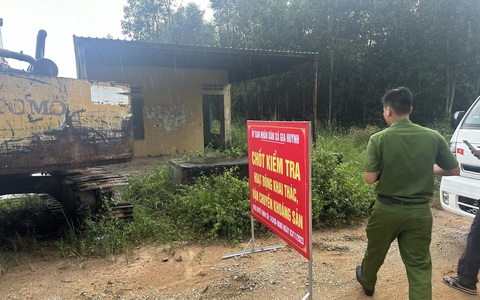 Đại úy bị mất hai chân khi bắt 'cát tặc' lo cha mẹ già bị sốc