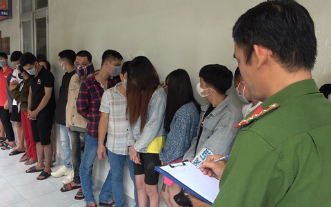 Phát hiện 30 người dương tính với ma túy trong quán karaoke ở Tiền Giang