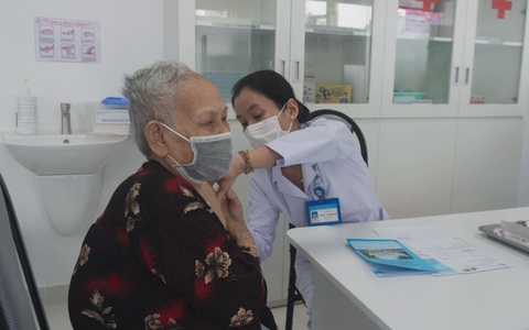 Góc nhìn trưa nay | Cần ưu tiên tiêm vắc xin cho người trên 60 tuổi