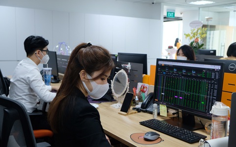 Nhà đầu tư nước ngoài mua ròng chứng khoán suốt 5 phiên
