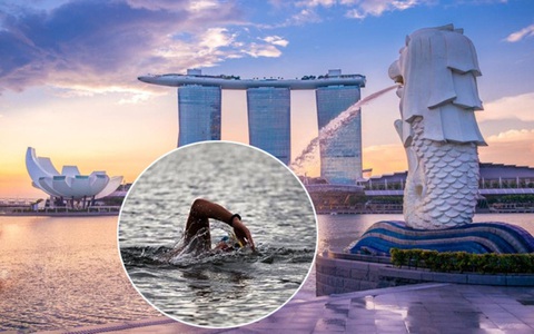 Người đàn ông bơi từ Malaysia sang Singapore bằng túi rác