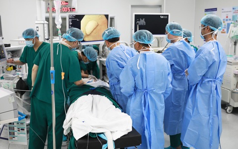 Tiến bộ trong điều trị u dưới biểu mô đường tiêu hóa và co thắt tâm vị