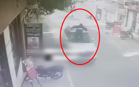 Tông nam sinh văng lên nóc xe rồi bỏ chạy 10km, thầy giáo bị đánh nhập viện