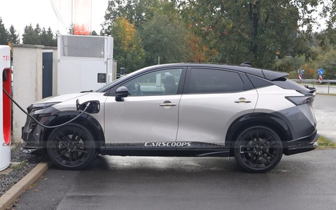 SUV điện Nissan từng đăng ký ở Việt Nam lộ ảnh ở nơi toàn siêu xe chạy thử
