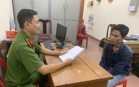 Tạt sơn vào người thân của con nợ, bị công an mời làm việc