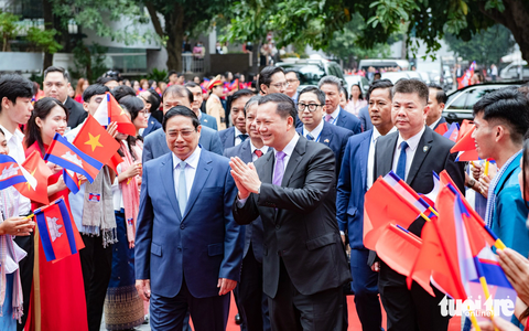 Thủ tướng Phạm Minh Chính và Thủ tướng Hun Manet giao lưu với sinh viên hai nước