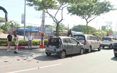 Xe khách Phương Trang va chạm liên hoàn với 4 ô tô ở Vũng Tàu