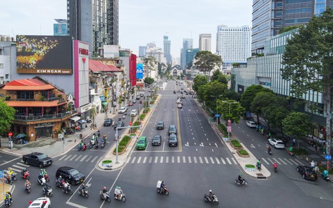Đường Lê Lợi ở TP.HCM đang được trồng 84 cây me xanh
