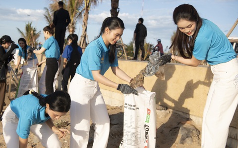 Người đẹp Hoa hậu Đại sứ du lịch Việt Nam 'lượm rác' bảo vệ môi trường biển