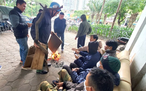 Cuối năm 'chợ người' đốt lửa chờ việc