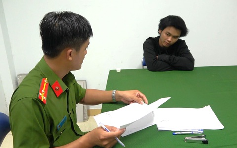 Tạm giữ hình sự người dọa đăng hình ảnh nhạy cảm của thiếu nữ lên mạng để tống tiền