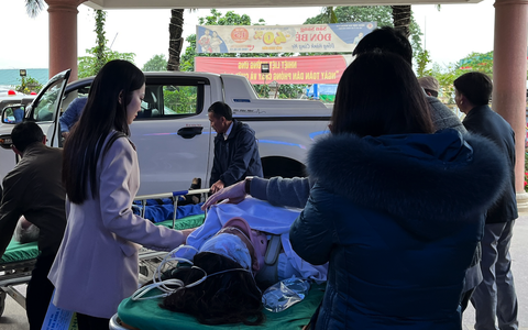 Chuyển nữ sinh bị thương do trần gỗ sập ra Hà Nội cứu chữa