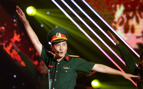 Nguyễn Phi Hùng làm live show online vì không muốn khán giả tốn phí