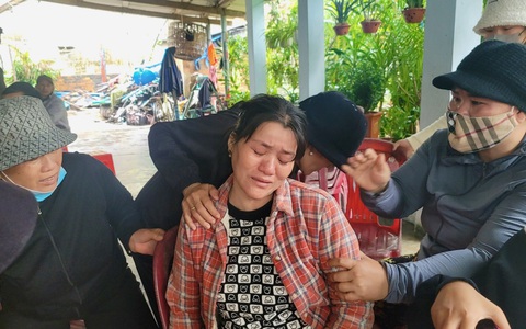 Chờ trông phép màu tìm được 5 ngư dân Phú Yên bị chìm tàu trở về