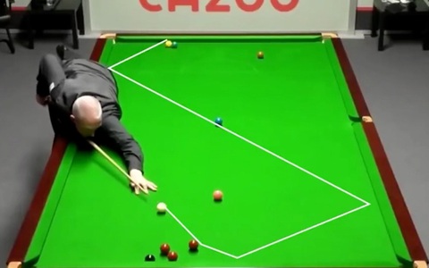 Cơ thủ bida snooker chán nản với pha giấu bi đẳng cấp của đối thủ