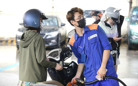 Xuất hóa đơn bán lẻ xăng dầu: Ngành thuế 'ấn', doanh nghiệp 'xoay'