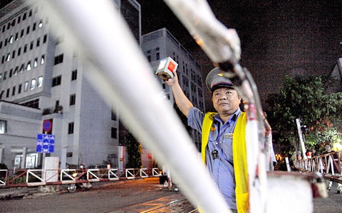 Cảm ơn 'những ngọn đèn đứng gác trong đêm' đường sắt