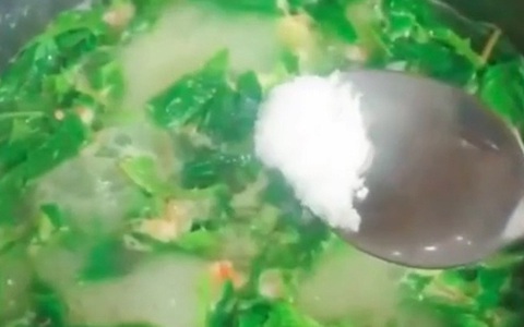 Mẹo chữa nồi canh mặn hiệu quả 'tuyệt đối'