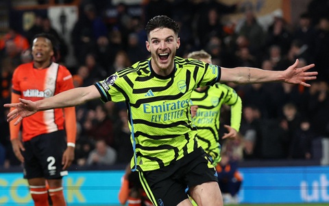 Thắng nghẹt thở Luton Town, Arsenal vẫn đứng đầu Premier League