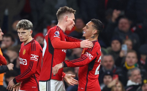 Ten Hag mạnh tay trảm 'công thần', Man United thắng Chelsea
