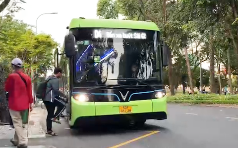Hả dạ với tuyến xe buýt tới trạm là dừng, dù không ai 'vẫy tay' ở TP.HCM