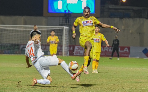 Thanh Hóa - SHB.Đà Nẵng (1-0): Ấn tượng mặt sân... đất nện