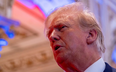 Ông Trump nói chỉ giữ bìa hồ sơ mật trống, không có tài liệu