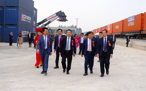 Đầu tư thêm đầu máy, toa xe cho liên vận quốc tế