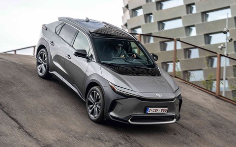 Thay tướng, Toyota vẫn khẳng định: ‘Tương lai phải đi đa hướng, không thể quy hết về xe điện'