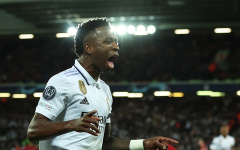 'Chấp' Liverpool 2 bàn, Real Madrid vẫn thắng đậm