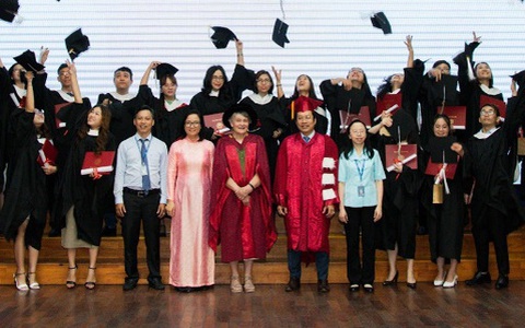 Học tại Việt Nam, nhận bằng thạc sĩ Tesol Hoa Kỳ