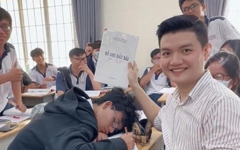Ảnh vui 3-2: Sổ đầu bài hân hạnh 'tài trợ' chương trình này