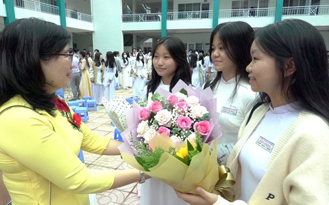 Giải bài toán áp lực đồng trang lứa