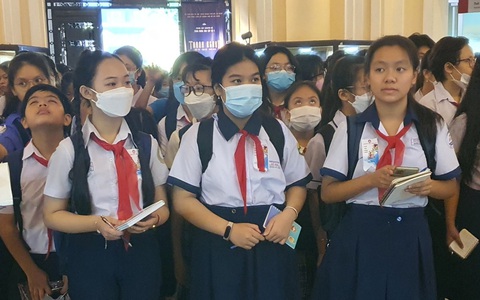 Thi 'Lớn lên cùng sách', học sinh thích thú được thiết kế sách