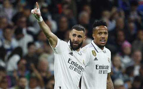 Real Madrid và Napoli vào tứ kết Champions League
