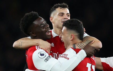Arsenal và Liverpool cùng thắng