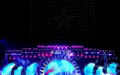 Drone Show: ‘bữa tiệc ánh sáng’ của hơn 300 thiết bị bay không người lái