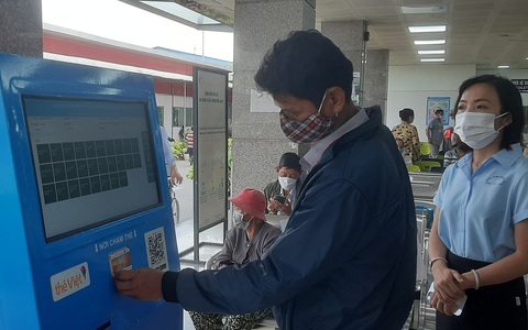 Người bệnh chỉ cần mang thẻ y tế thông minh đi khám bệnh