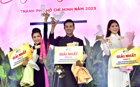 Thí sinh 'Duyên dáng áo dài' sải bước trên sàn diễn dài gần 100m