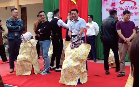 Trò chơi tìm vợ mạo hiểm, thách thức các anh chồng ngày 8-3