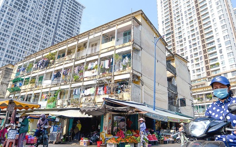 Sống khổ nơi chung cư cũ