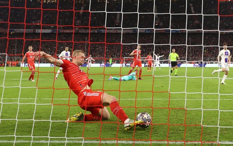Bayern tiễn Messi - Mbappe rời Champions League