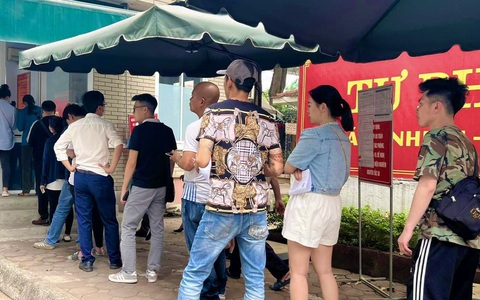 Dân phải xếp hàng xin lý lịch tư pháp do sắp xếp 'chưa ổn'