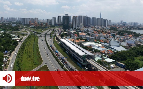 Đọc báo cùng bạn 2-4: Nhìn thẳng nguyên nhân để vực dậy kinh tế TP.HCM