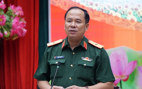 Đại sứ Nga thi viết bảo vệ nền tảng tư tưởng của Đảng