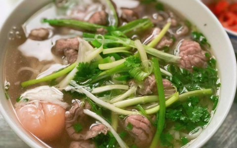 Trứng gà sống, trứng gà chần có bổ hơn trứng luộc chín?
