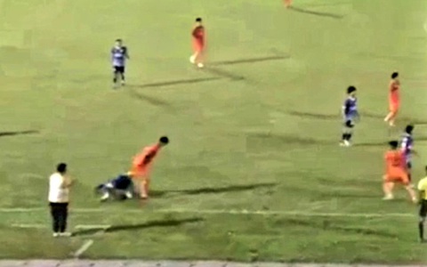 Đề nghị kỷ luật bổ sung cầu thủ U19 SHB Đà Nẵng đạp chân vào đầu đối thủ