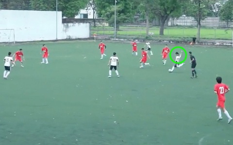 Chàng trai lập siêu phẩm như Roberto Carlos