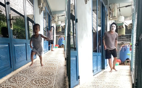 Chàng trai đắp mặt nạ khiến cậu bé sợ chạy té khói